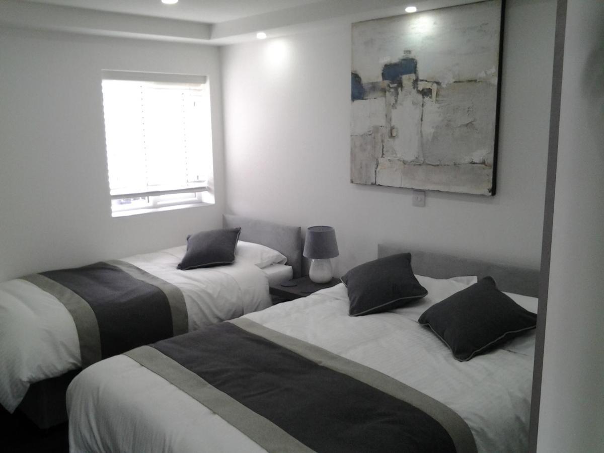 Lady Charlotte Guest Rooms Triple Rooms Dowlais Exterior photo