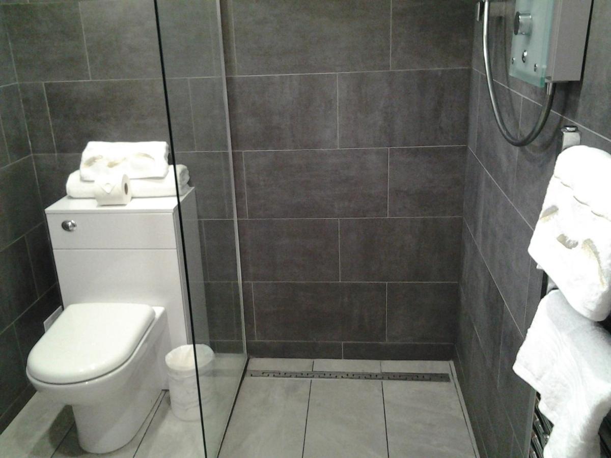 Lady Charlotte Guest Rooms Triple Rooms Dowlais Exterior photo